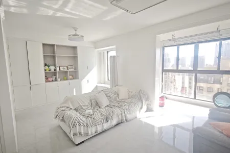 新城大都会 3室2厅1卫 2,600元/月 家电齐全