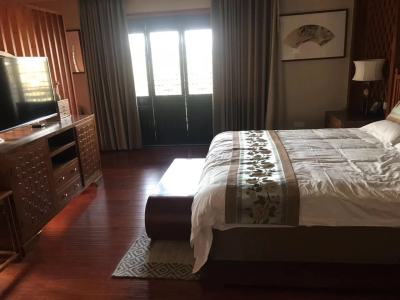 新华联鸠兹古镇