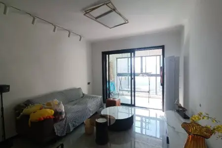 新里城龙祥苑 3室2厅2卫 3,000元/月 南北通透,家电齐全,好景观