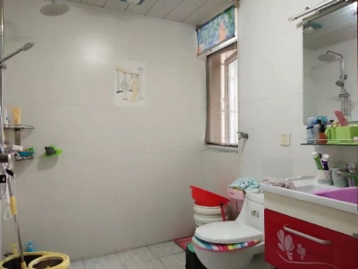 BOBO城E区 2室2厅1卫 32万 满两年,采光充足