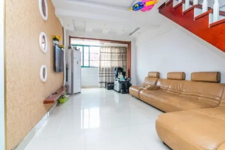 银湖·波尔卡国际花园南区4室2厅1卫南北精装真实好房