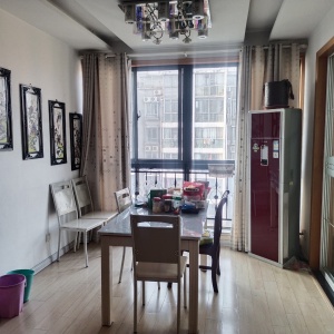 泰和文苑 3室2厅1卫 2,500.0元/月 家电齐全,有电梯