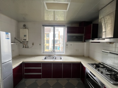 凤凰城中岛蔷薇苑