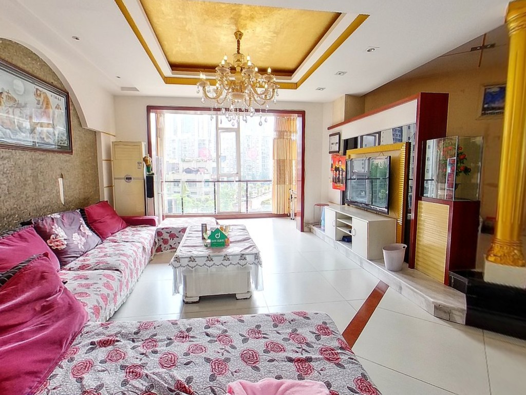 通锦国际新城一期 6房2厅2卫 南