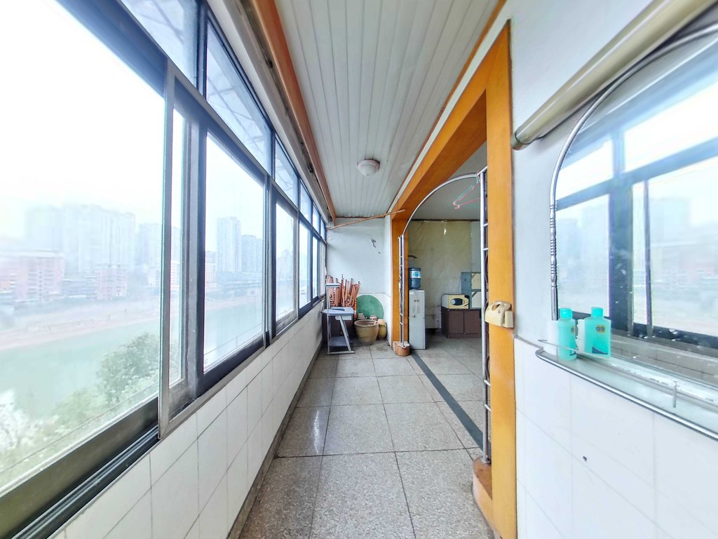 鍋廠梁國土局還村民大樓