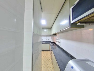 西泉怡庭