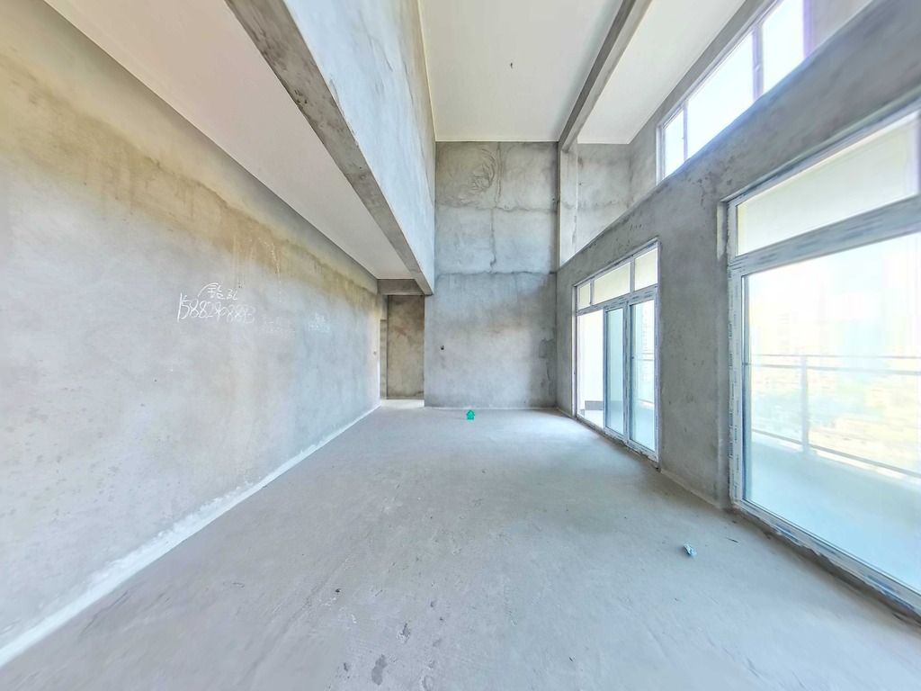 （凤凰大道）天誉誉府 4房2厅2卫 东