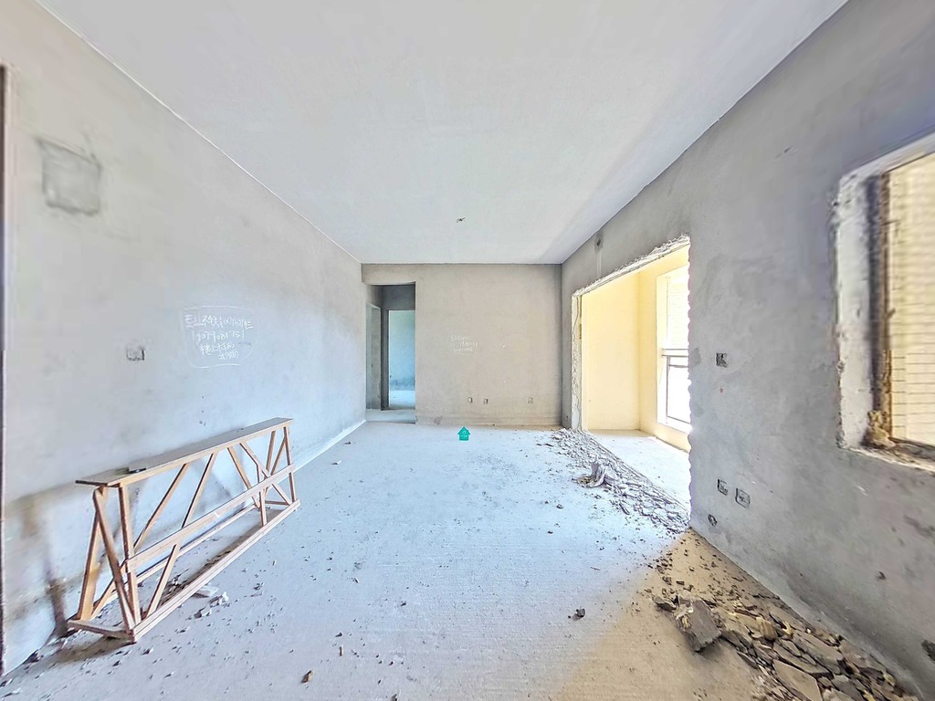 （凤凰大道）仁和春天国际花园 3室2厅2卫 东