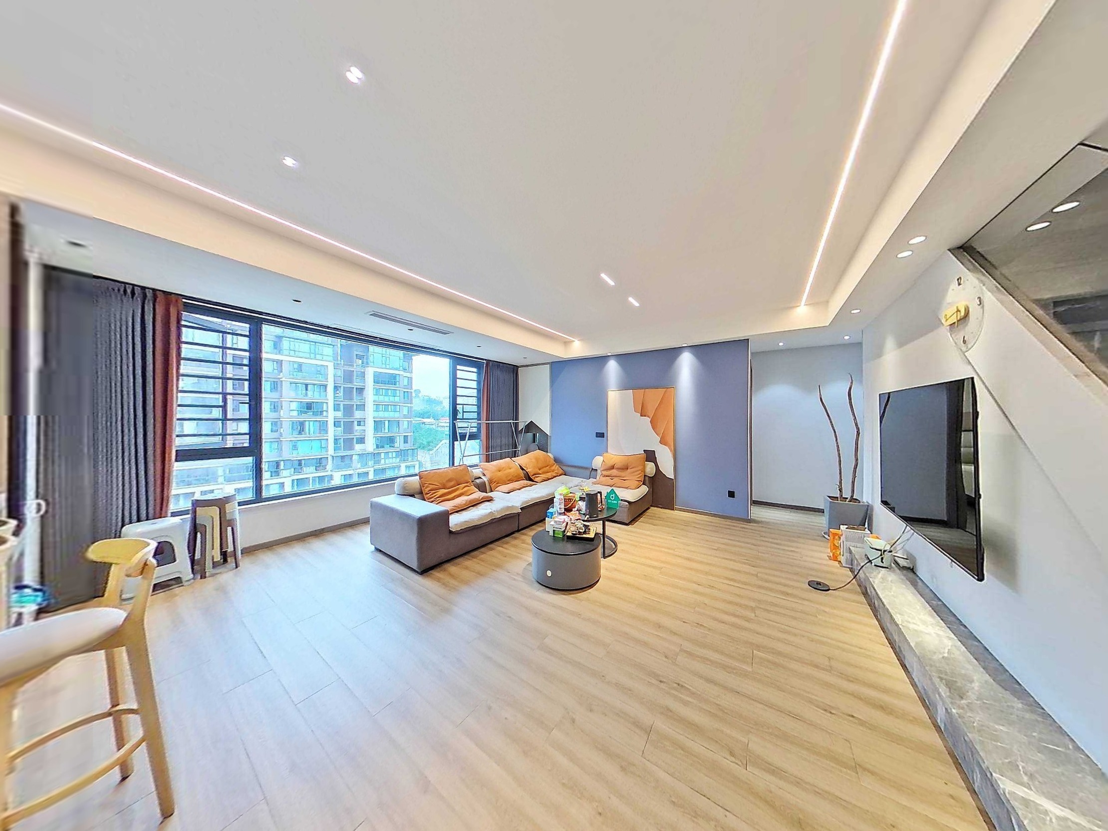 （罗浮广场）四季花城二期（C区) 3室3厅2卫 南