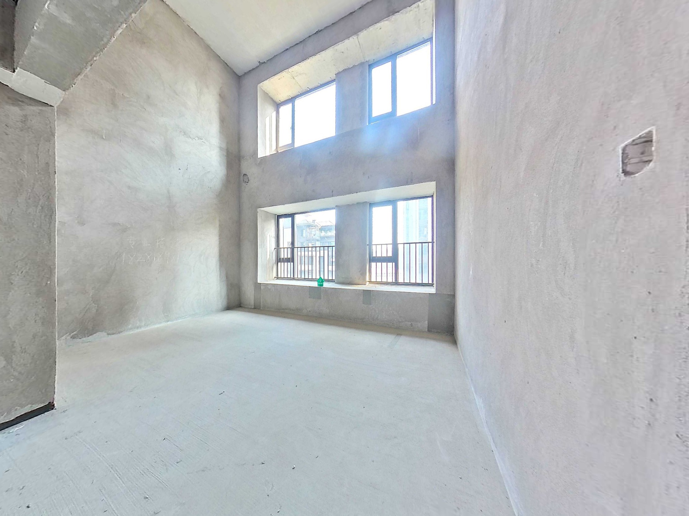 （莲花湖）蓝光芙蓉风华二期 4室2厅3卫 南