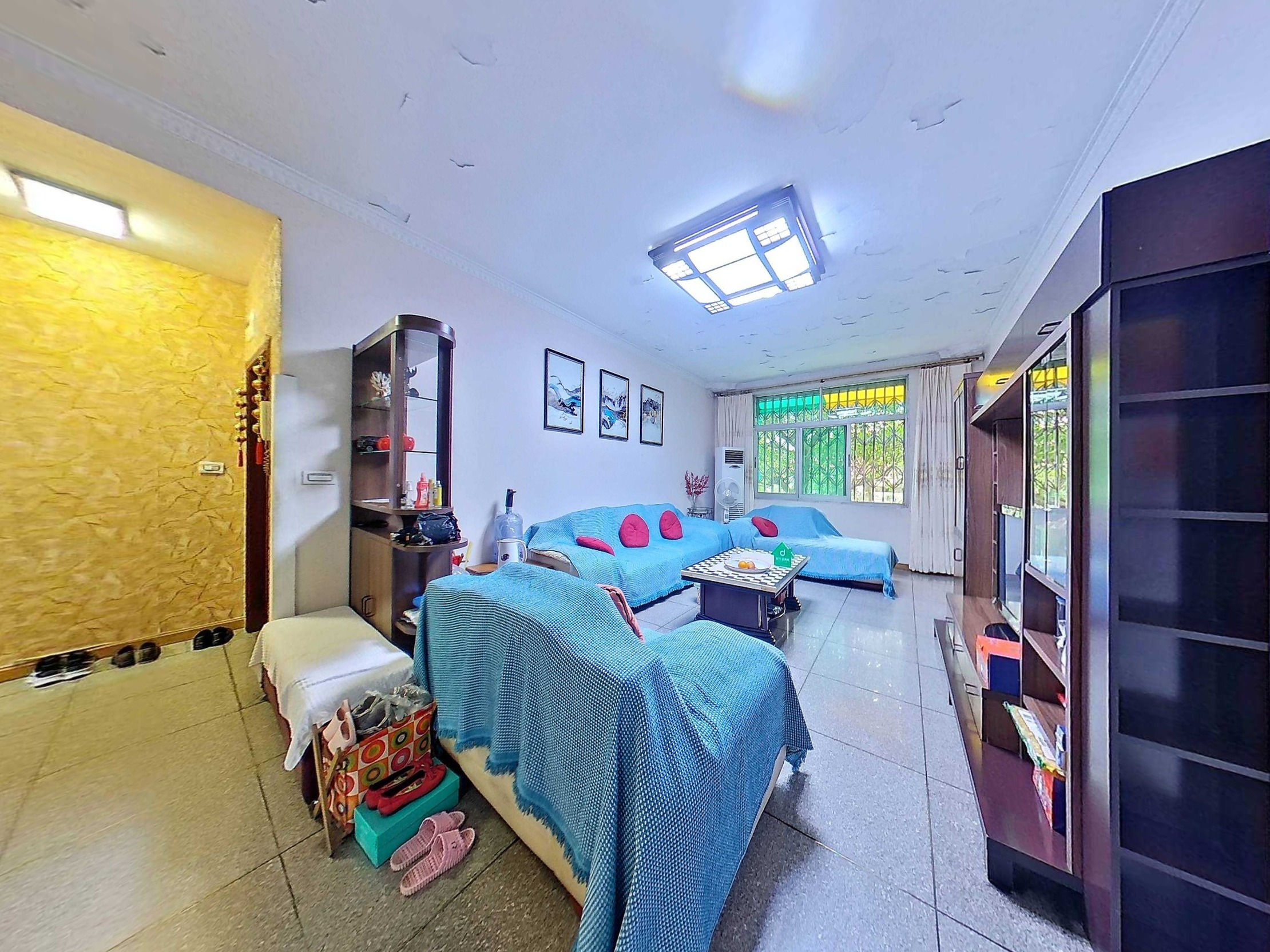 （人民公园）农业银行家属院（凤翎关） 4室2厅2卫 南