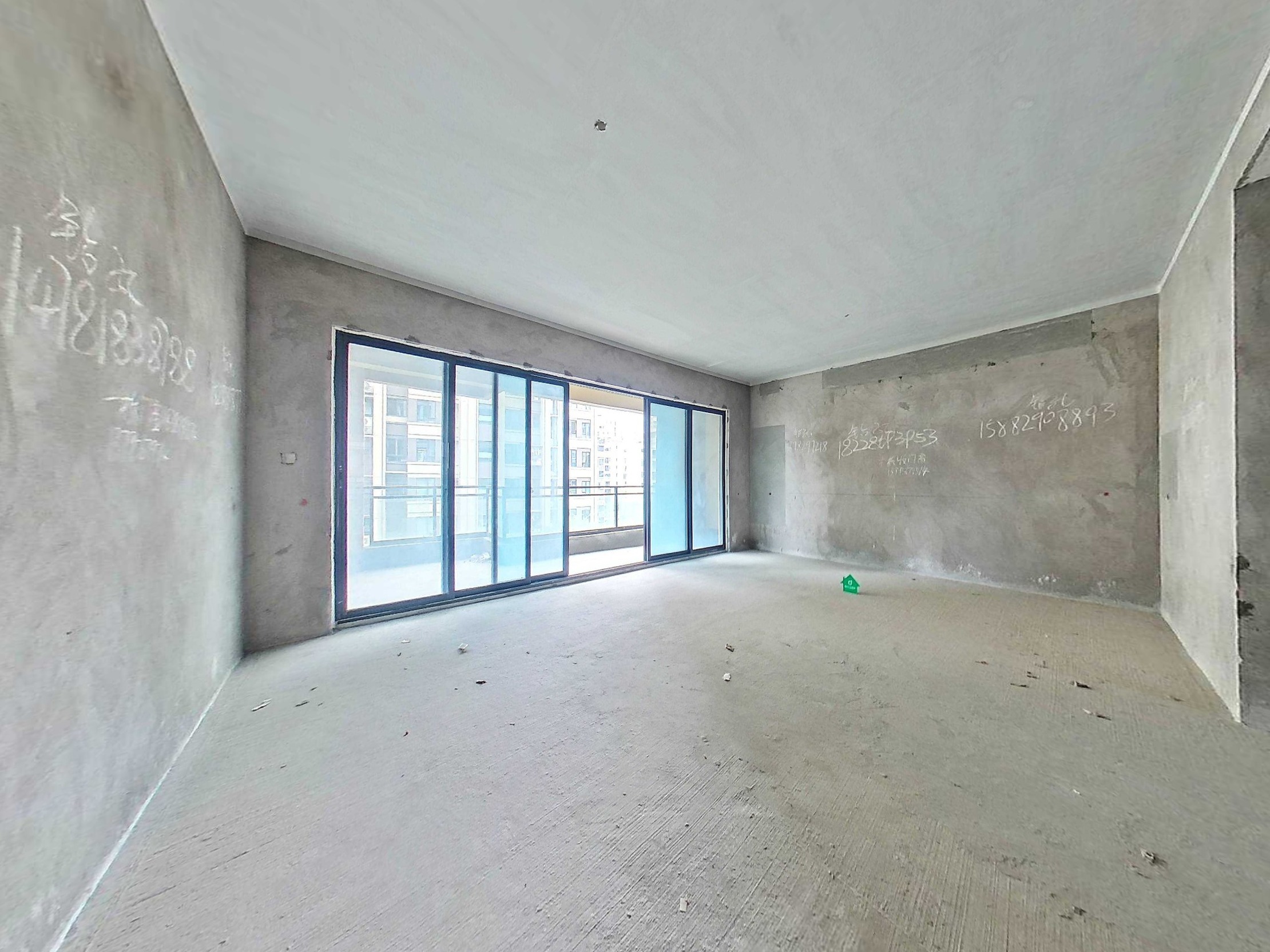 （莲花湖）蓝光芙蓉风华一期 3室2厅2卫 东南