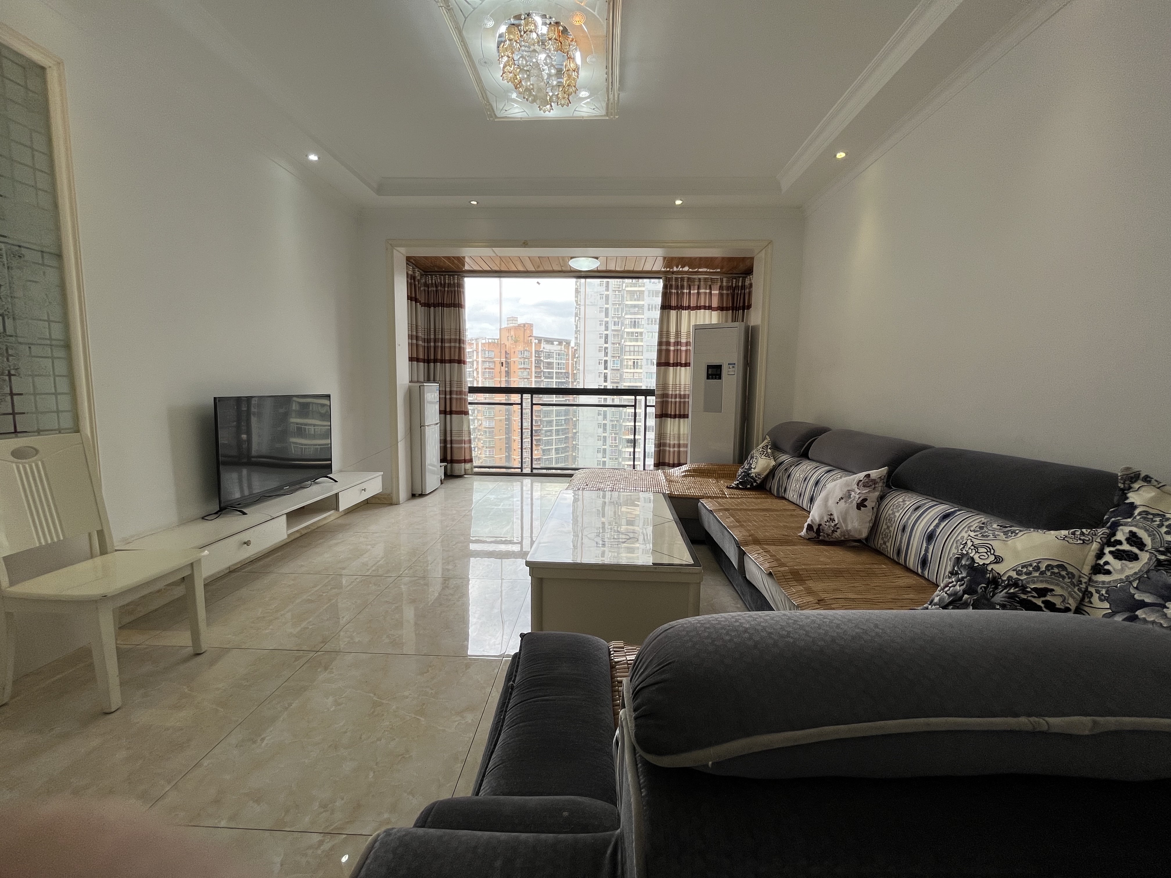 （升华广场）巨林天下城B区 4室2厅2卫 东北