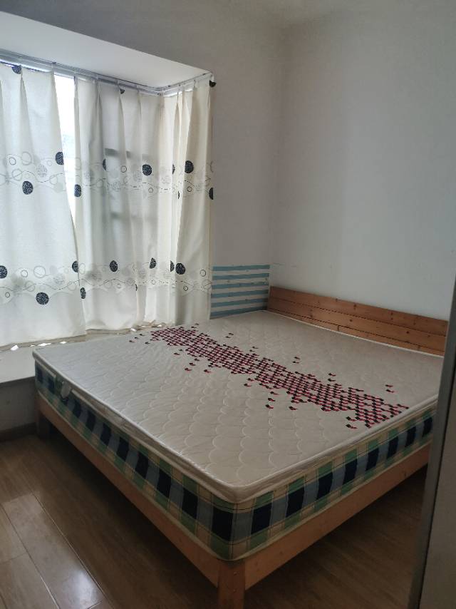 西泉怡庭