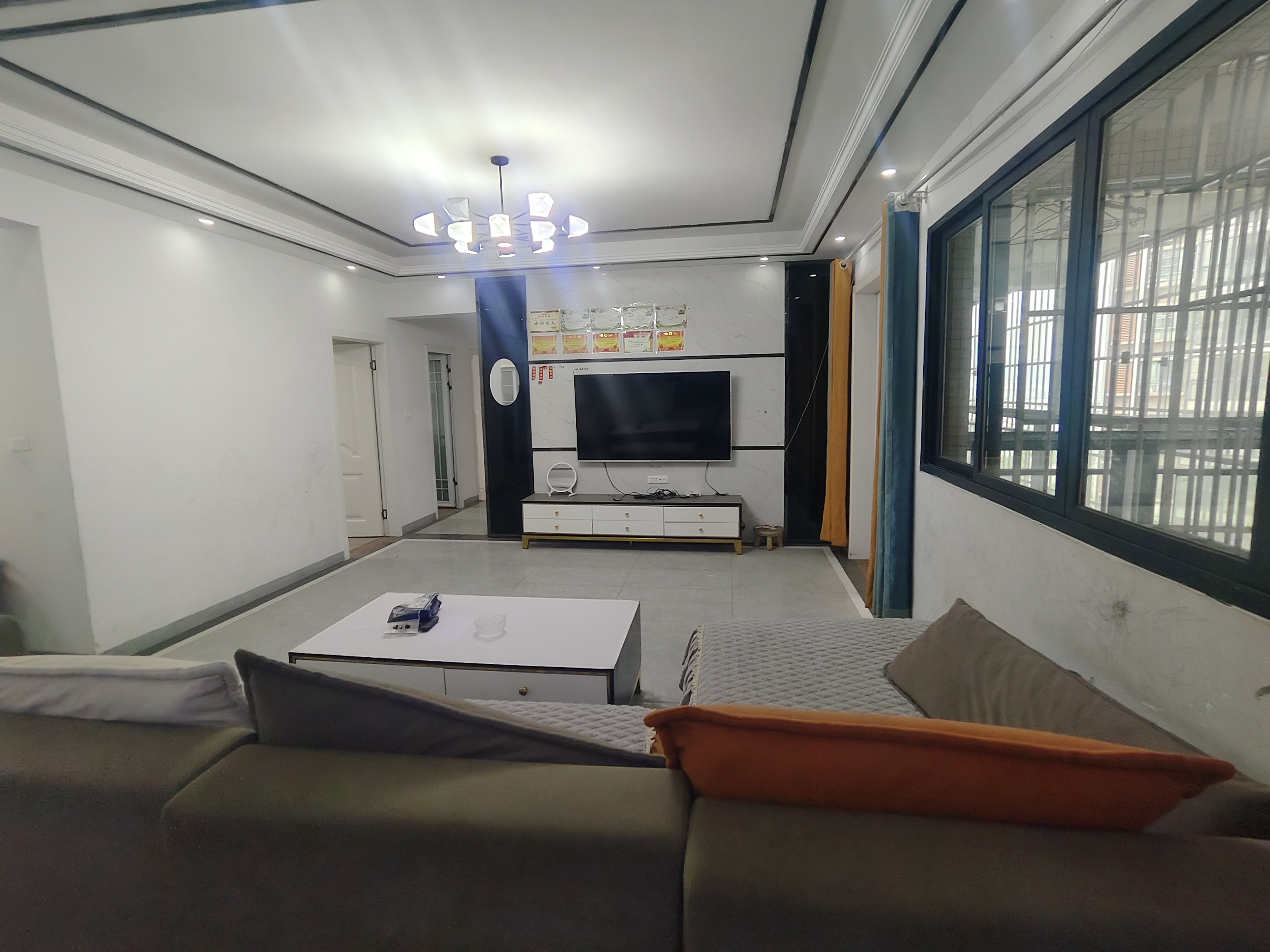 （升华广场）奥韵未来城 3室2厅2卫 东