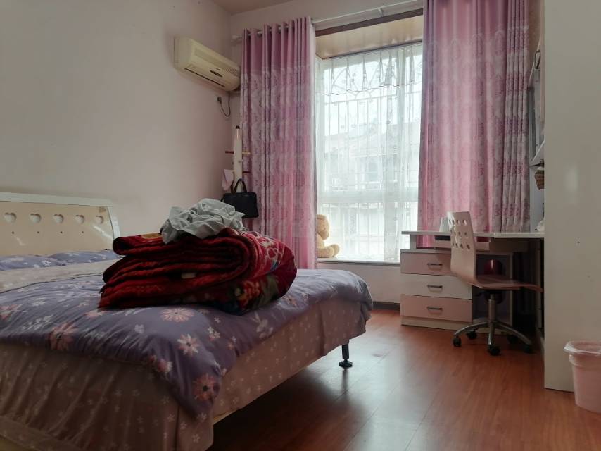 金兰小区 4房2厅5卫 南