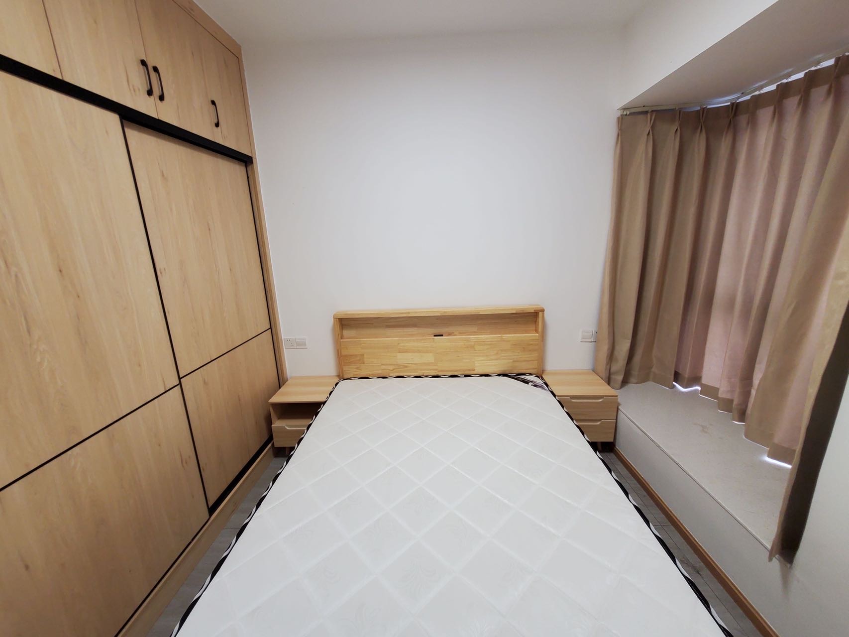 （中心广场）滨江明珠 1室1厅1卫 南