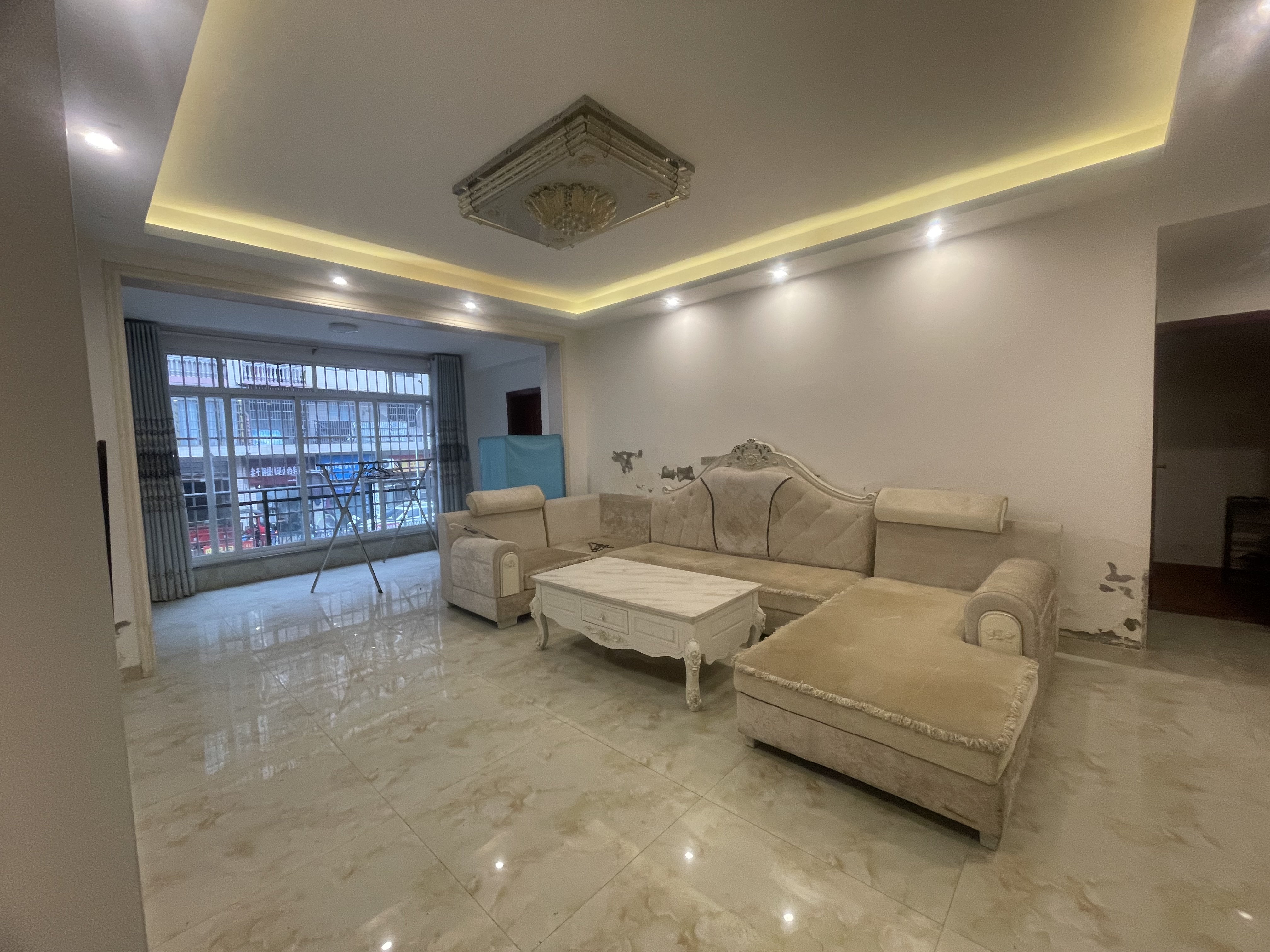 （塔沱）蓝润十年城 4室2厅2卫 东南