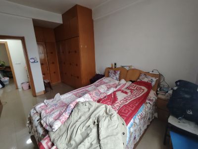 （火车站）金鑫商贸大楼 4房2厅1卫 南