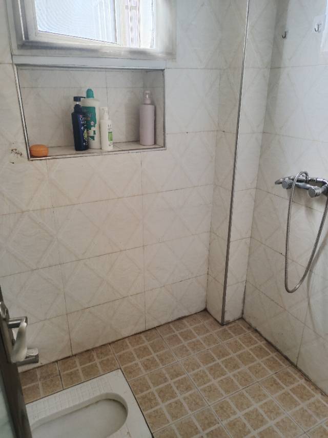 西泉怡庭