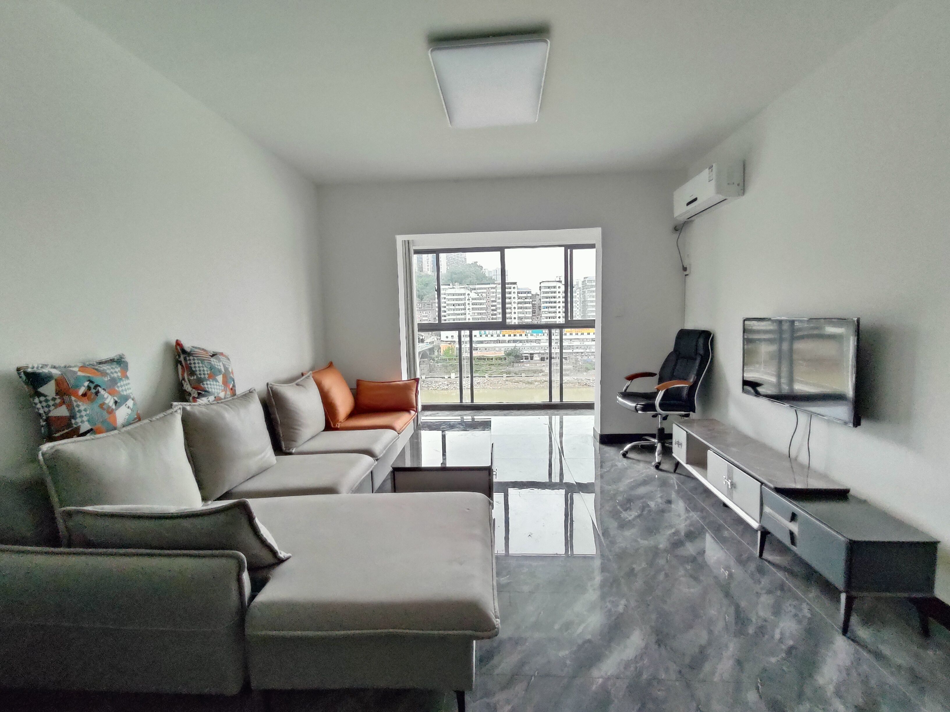 （红旗大桥）侨兴新城A区 2室2厅1卫 南