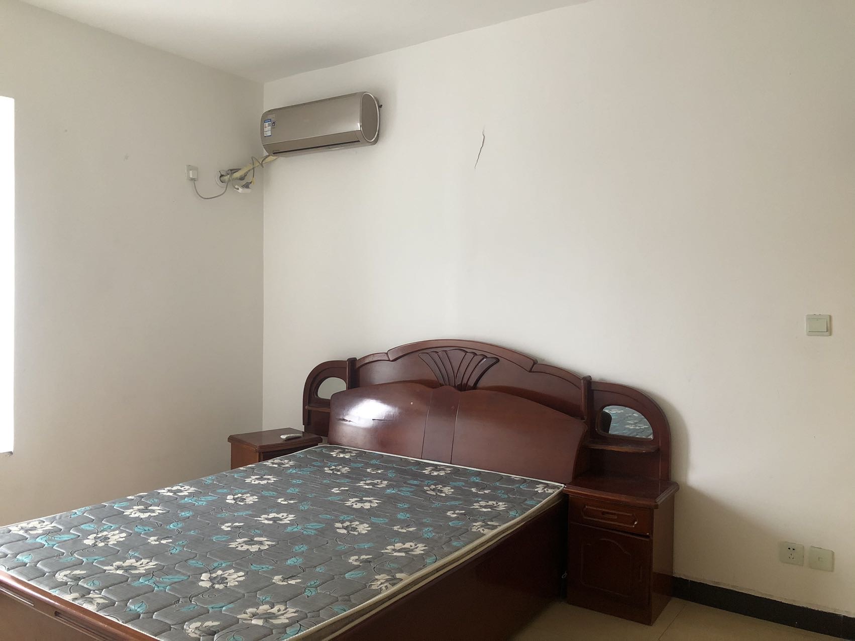 （火车站）金寨花园 3室1厅1卫 东