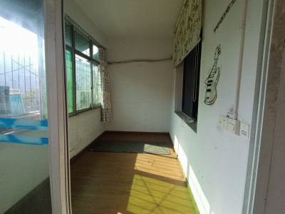 锅厂梁国土局还村民大楼