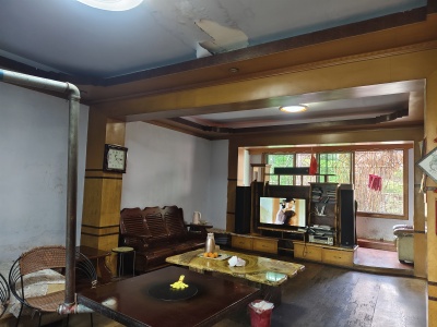 （火车站）石门煤矿综合楼 4房2厅1卫 东