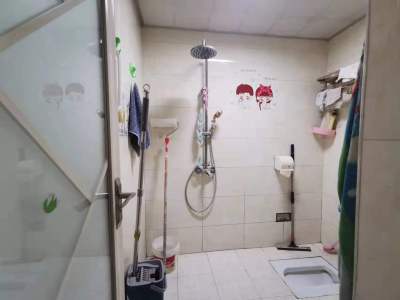 西泉怡庭