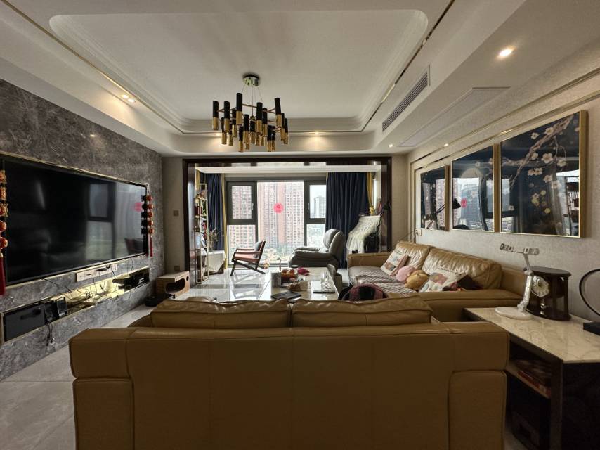 （金龙大道）中迪广场一期 5房2厅2卫 北