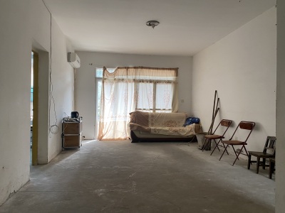 金龙小区 3室2厅1卫 26万元 大阳台,业主急售,独家委托,低价房