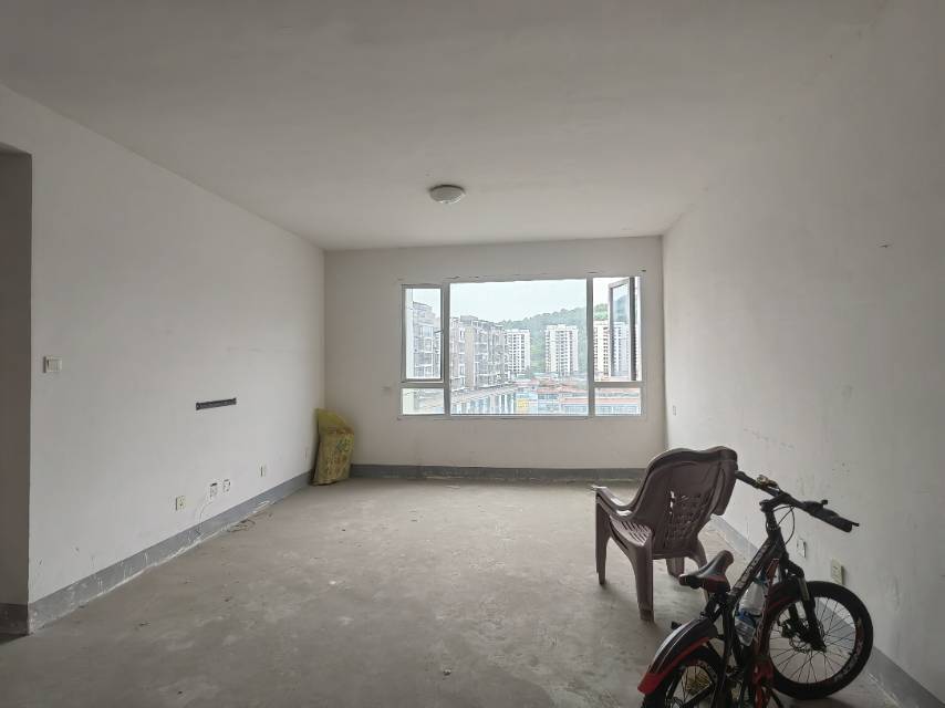 （凤凰大道）堰湾新居 4室2厅2卫 南