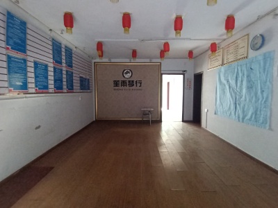 （中心广场）锅厂梁巷2号 3房2厅1卫 东