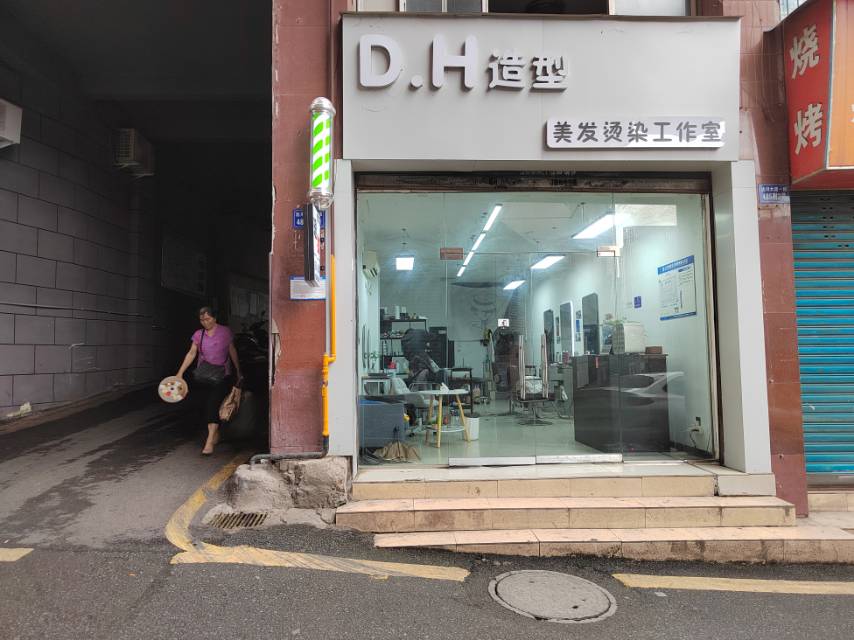 （仙鹤路）梧桐梁社区三小区（林产院居民小区） 商业街店铺 