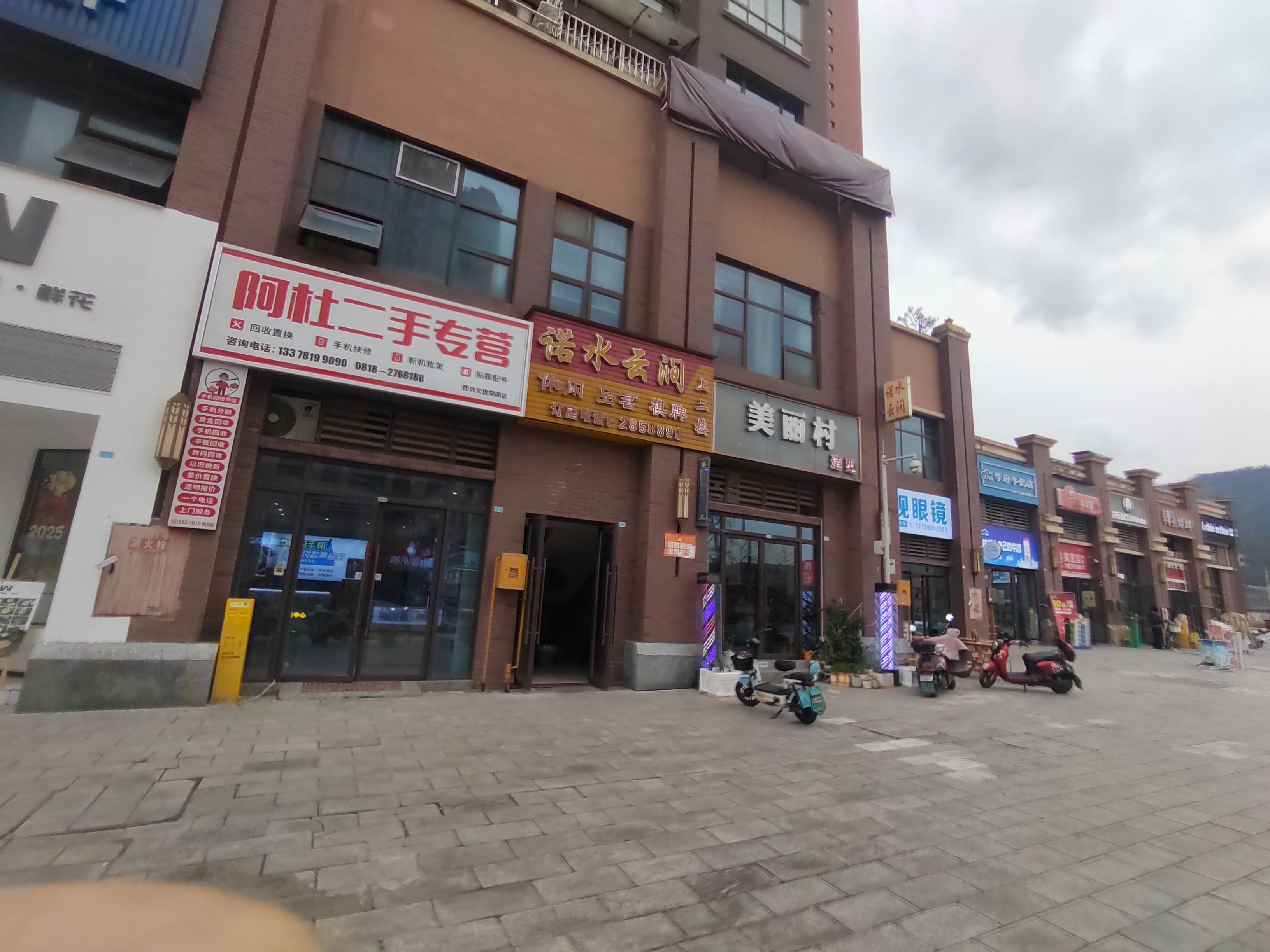 中迪廣場一期 臨街商鋪 180萬元 社區底商,臨街門面,購物中心,繁華地段,可分隔兩層