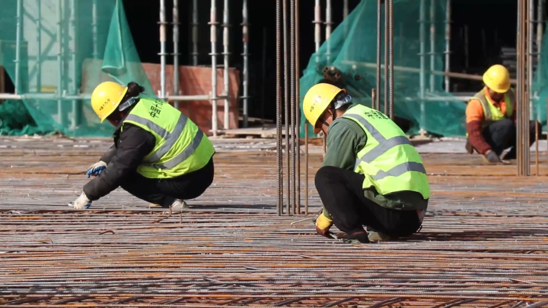 力争7月底，职教新区安置房所有楼栋封顶！