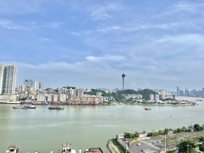 紧邻地铁口,华发峰景湾，稀缺小房型双南房