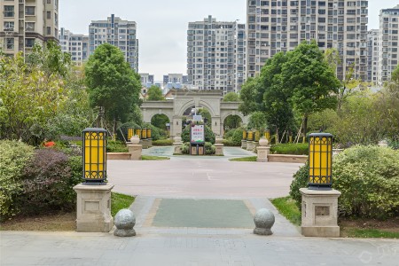 豪华装修拎包入住 楼盘升值潜力大