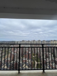 金岭蓝湾欣园 4室2厅2卫 49万 满五年,唯一住房