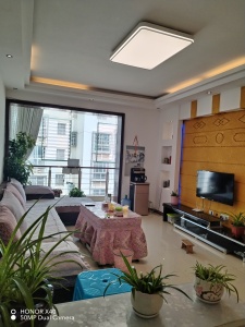 全明户型,阳光好,交通便利,设施齐全，6室带顶楼平台