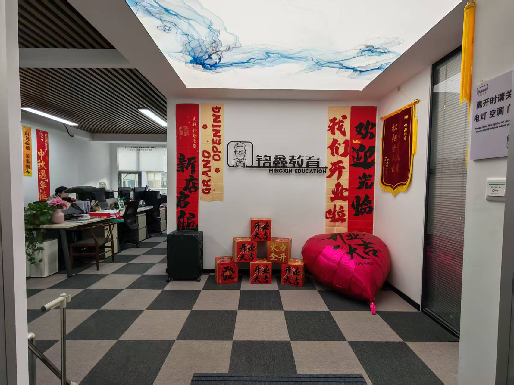 齐鲁文化创意基地(17租)朝南向 精装办公  位于会展中心