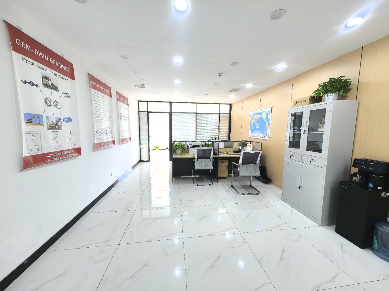 山钢新天地(17租)朝南向 精装办公 平层 位于会展中心1+1