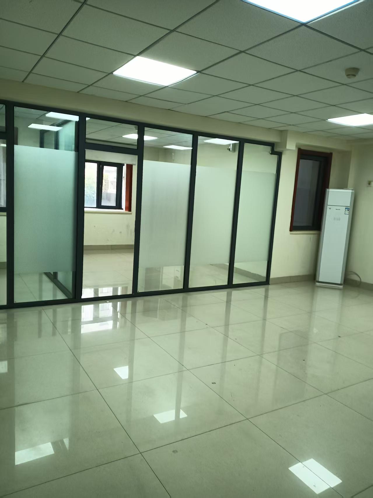 中铁财智中心(17租)朝南向 精装办公 平层 位于会展中心