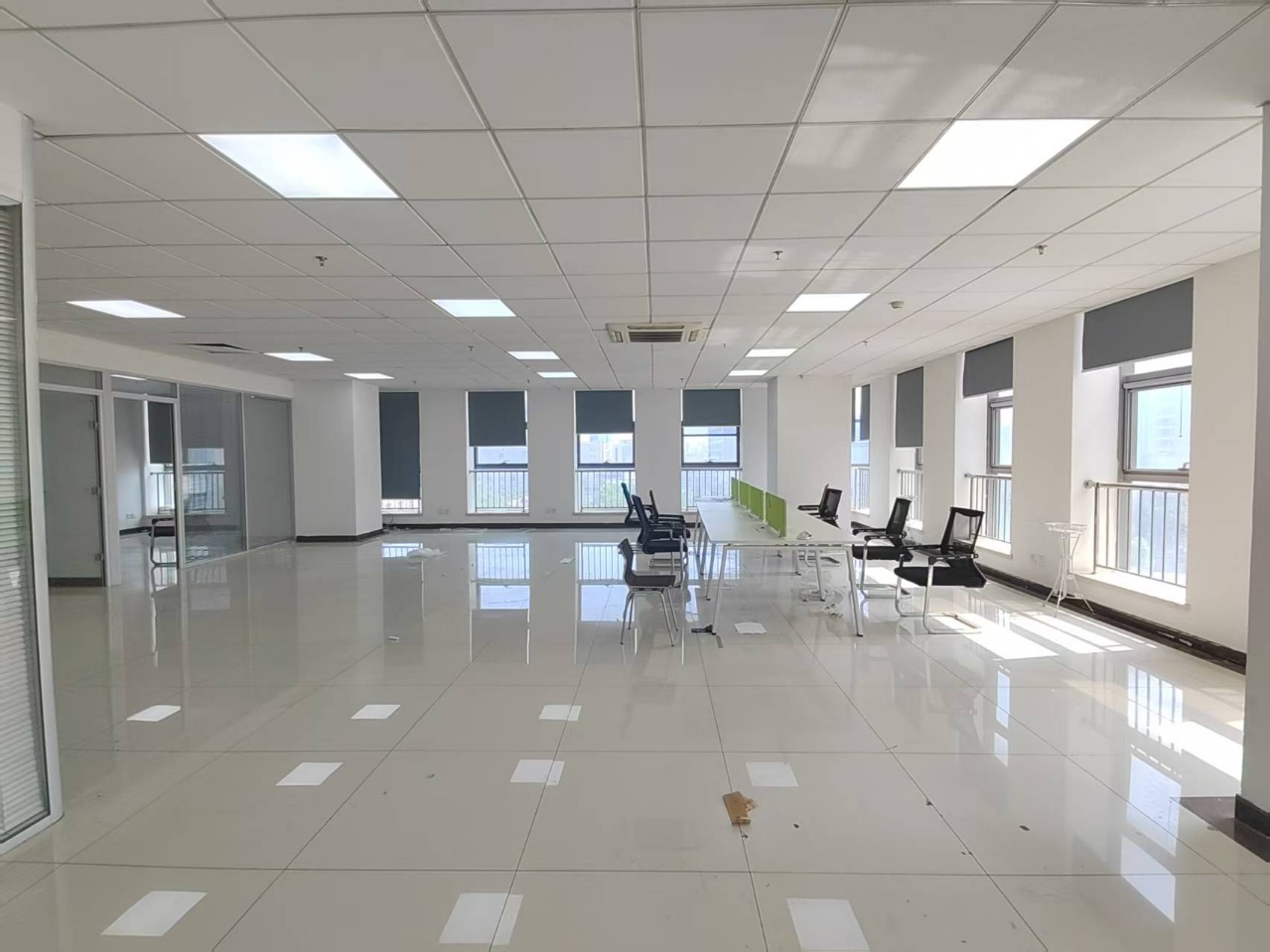 鑫盛大厦(17租)朝东南向 精装办公 平层 位于会展中心   视频房