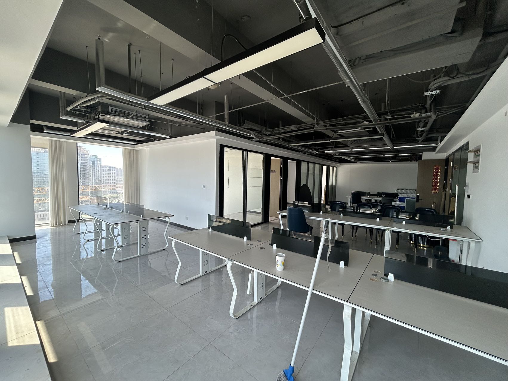 海潮汇（17租）朝东南向 精装办公  位于唐冶中路  3+1,多面采光