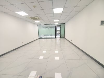 银荷大厦(17租)朝北向 精装办公 平层 位于会展中心  