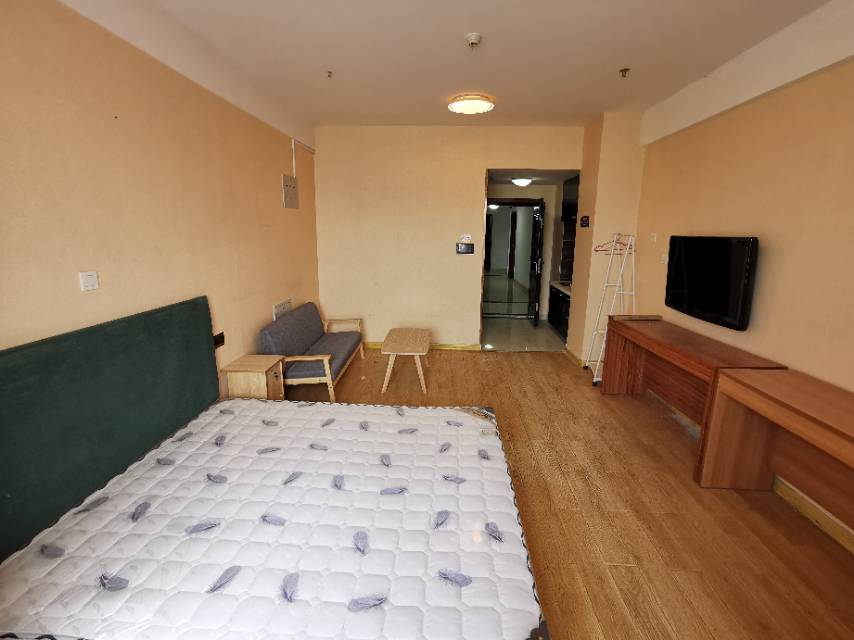 三庆齐盛广场(17租)朝南向 精装办公 平层 位于舜华路