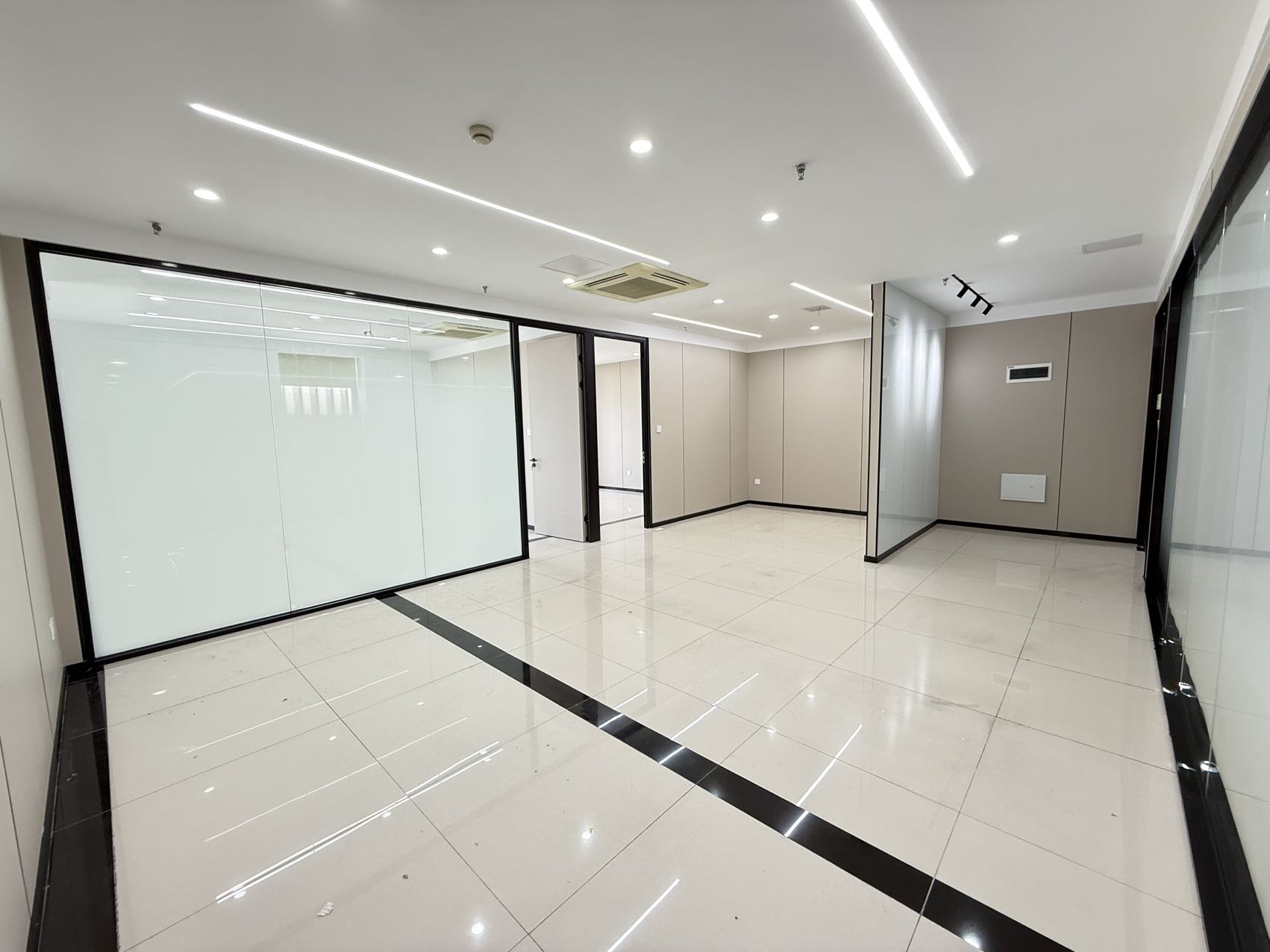 奥盛大厦(17租)朝北向 精装办公 平层 位于齐鲁软件园2+1,地铁覆盖,视频房