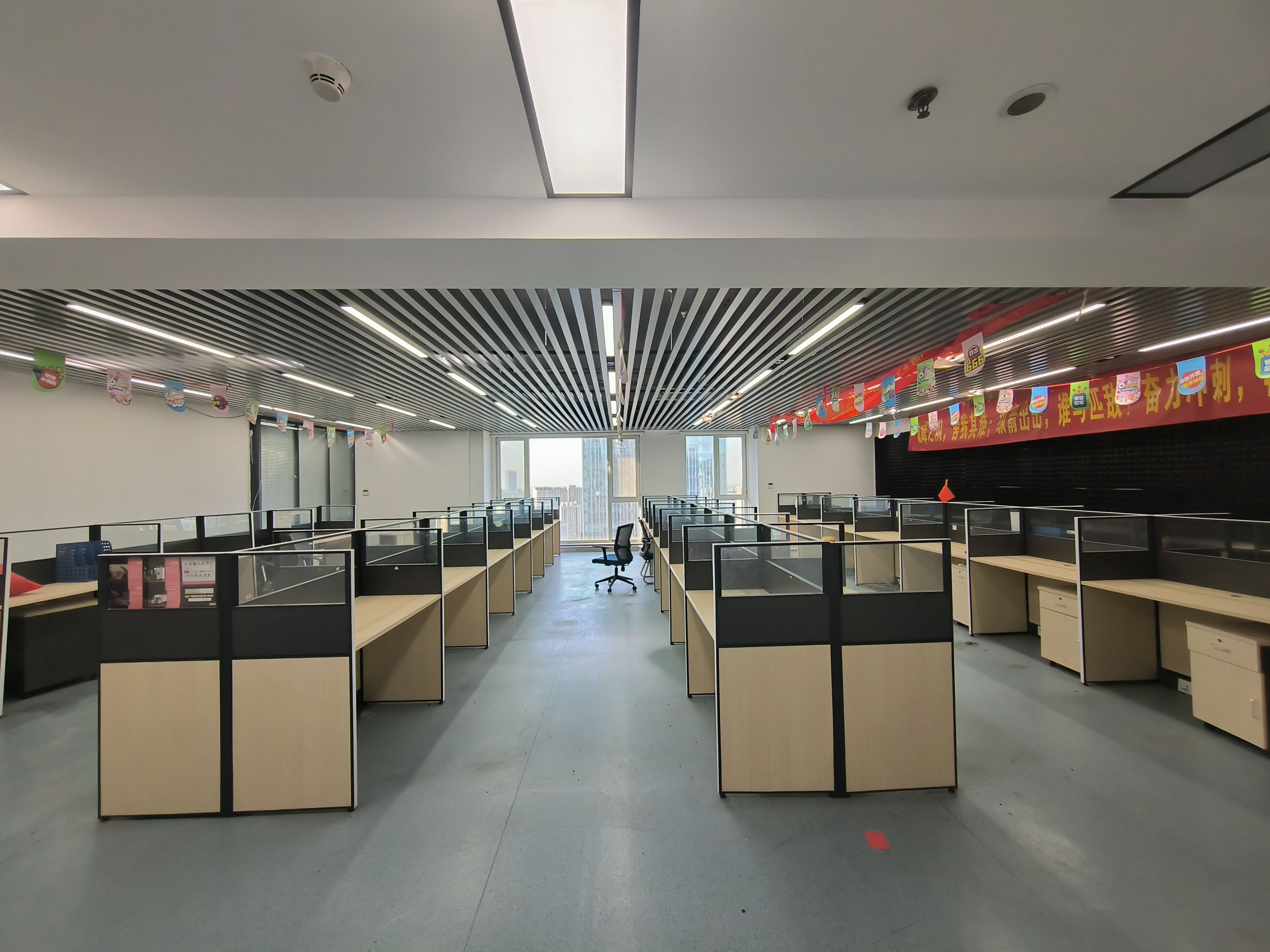 海信龙奥9号(17租)朝北向 精装办公 平层 位于奥体中心  