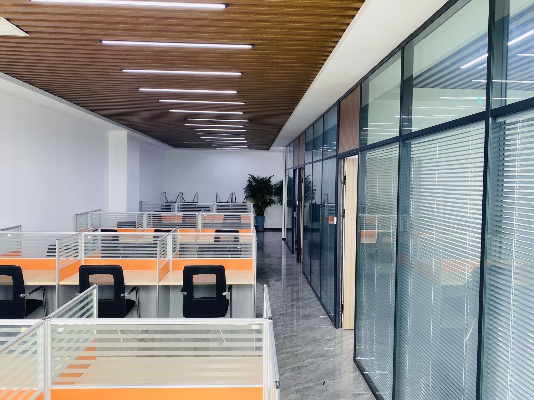 唐冶院士谷（17租）朝西南向 精装办公 平层 位于唐冶  3+1